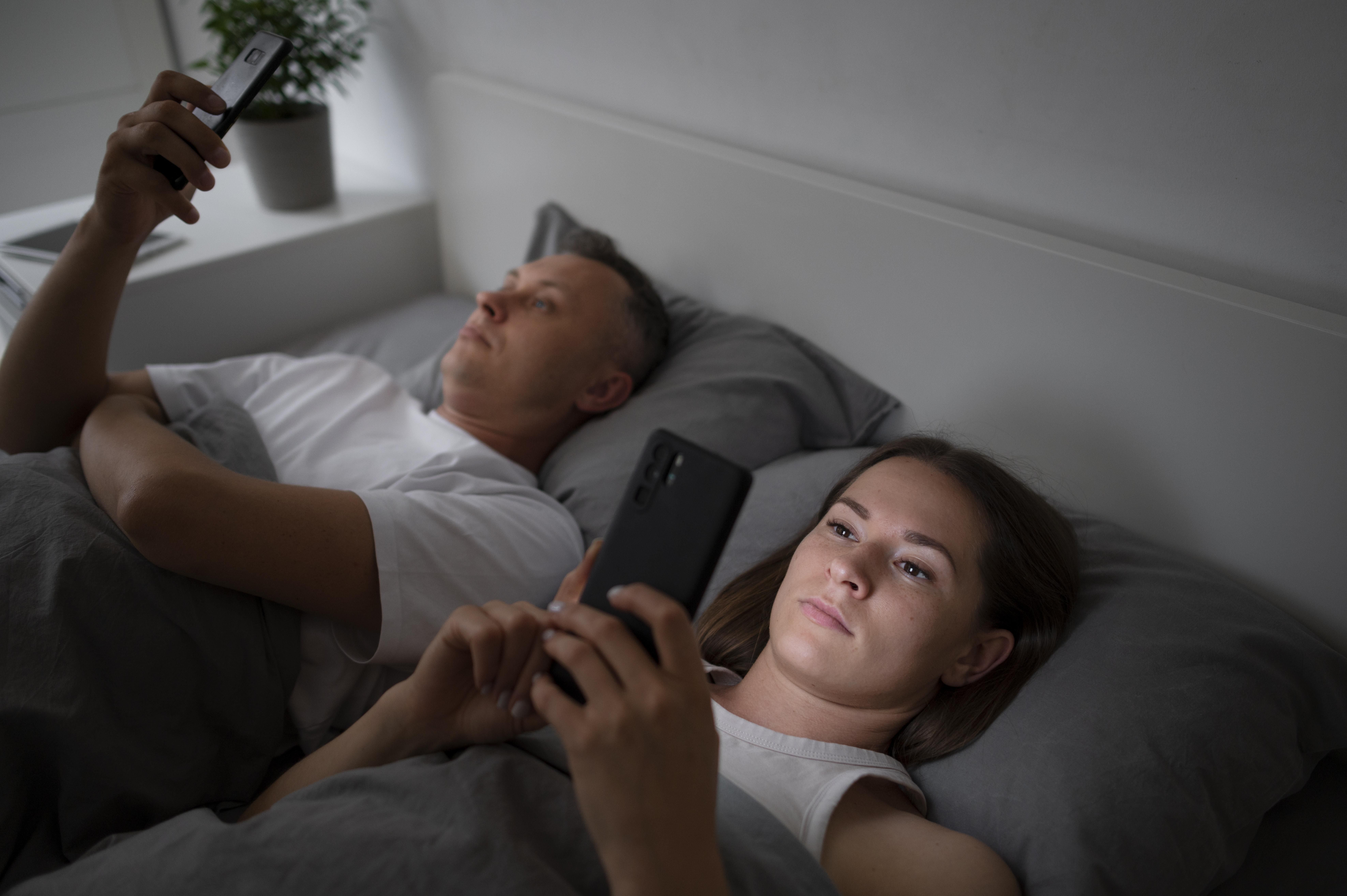 Découvrez les nouvelles sources de stress nocturne et des solutions pour mieux dormir. Informations, réseaux sociaux, éco-anxiété et plus.