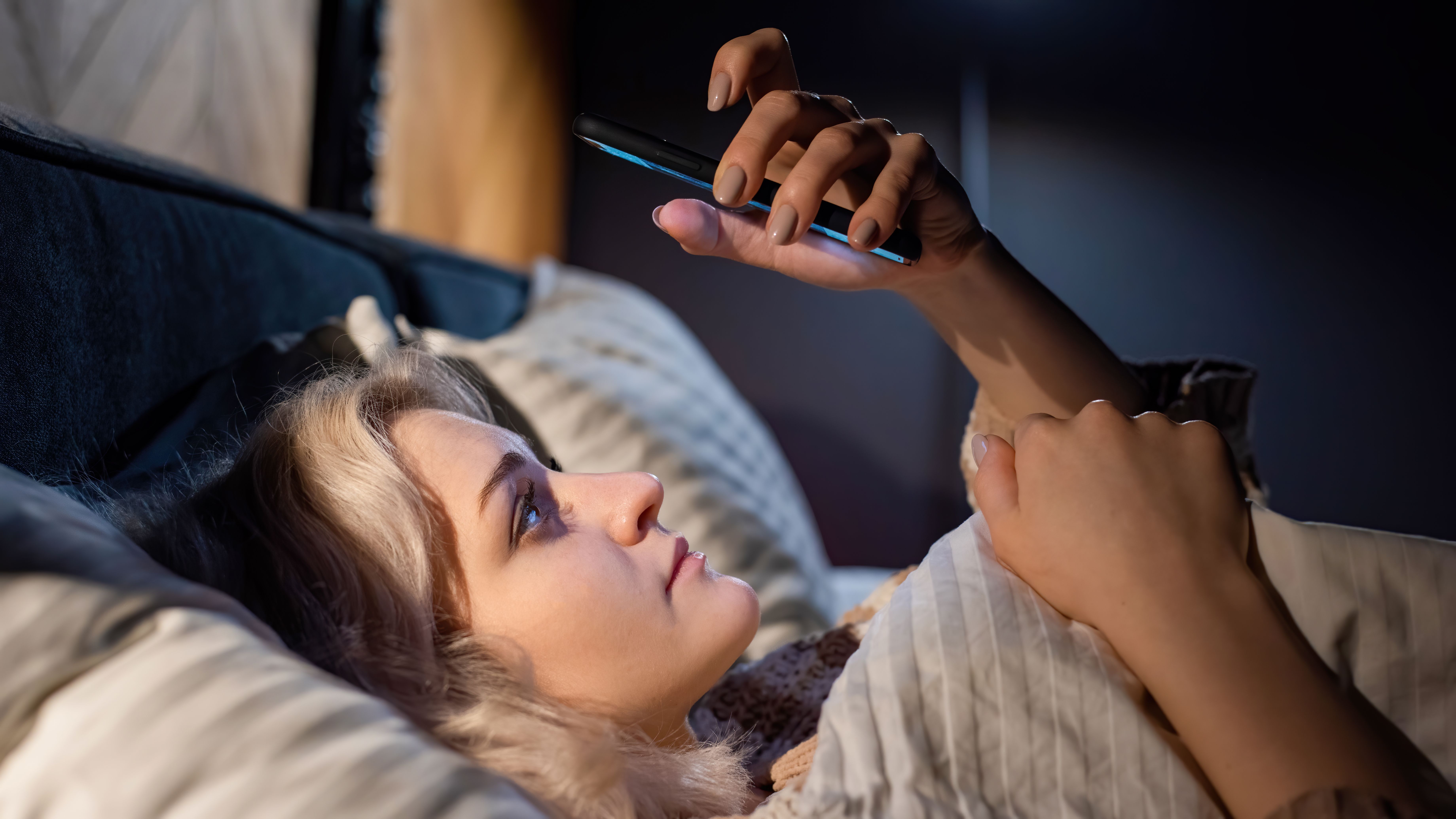 Découvrez les habitudes quotidiennes qui perturbent votre sommeil et comment les corriger pour un repos réparateur.