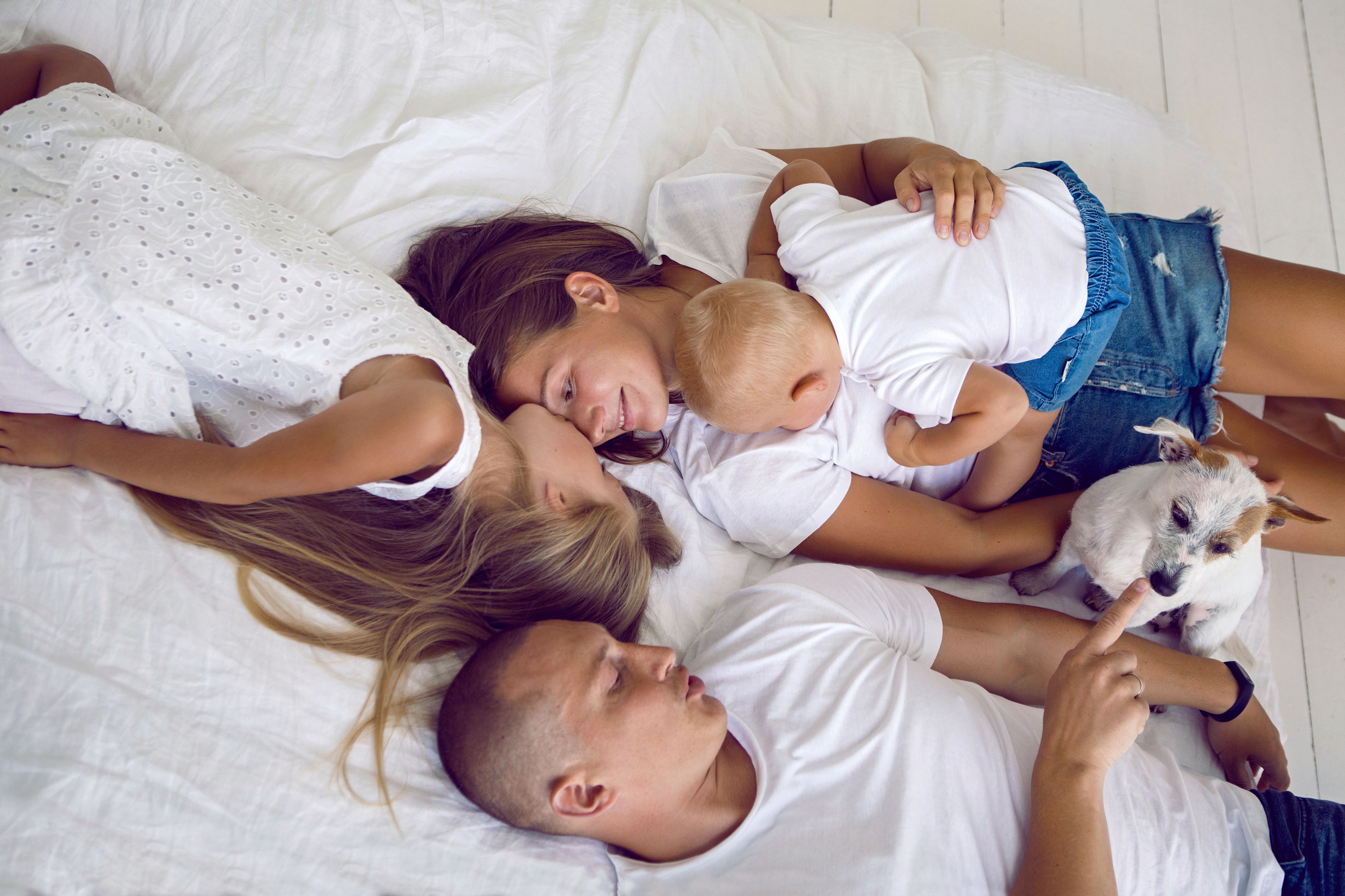 Découvrez comment votre génétique influence vos rythmes de sommeil et comment adapter vos habitudes pour mieux dormir.