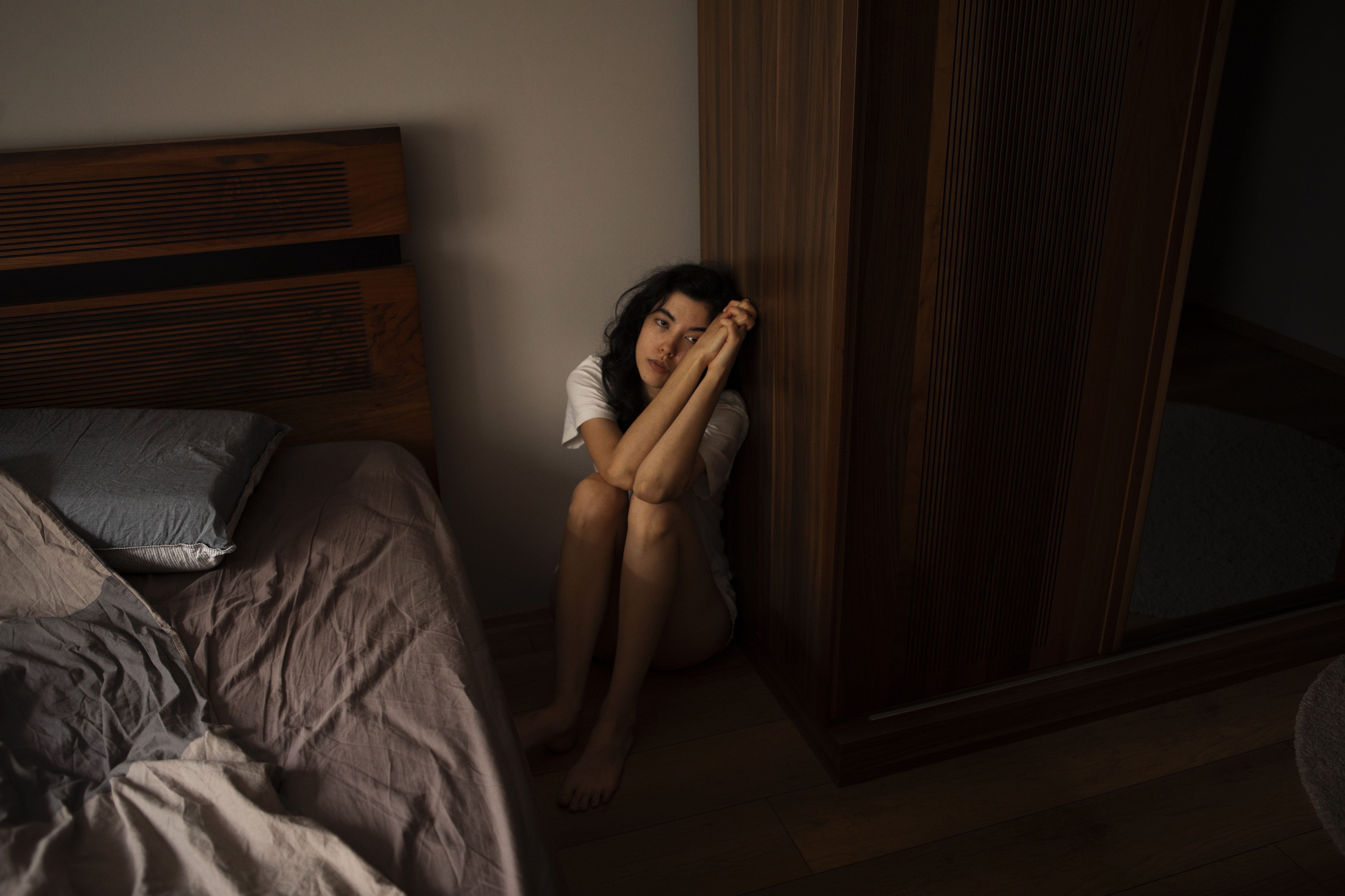 Découvrez comment le manque de sommeil aggrave le stress et vice versa. Conseils pour briser ce cercle vicieux et retrouver un bien-être optimal.