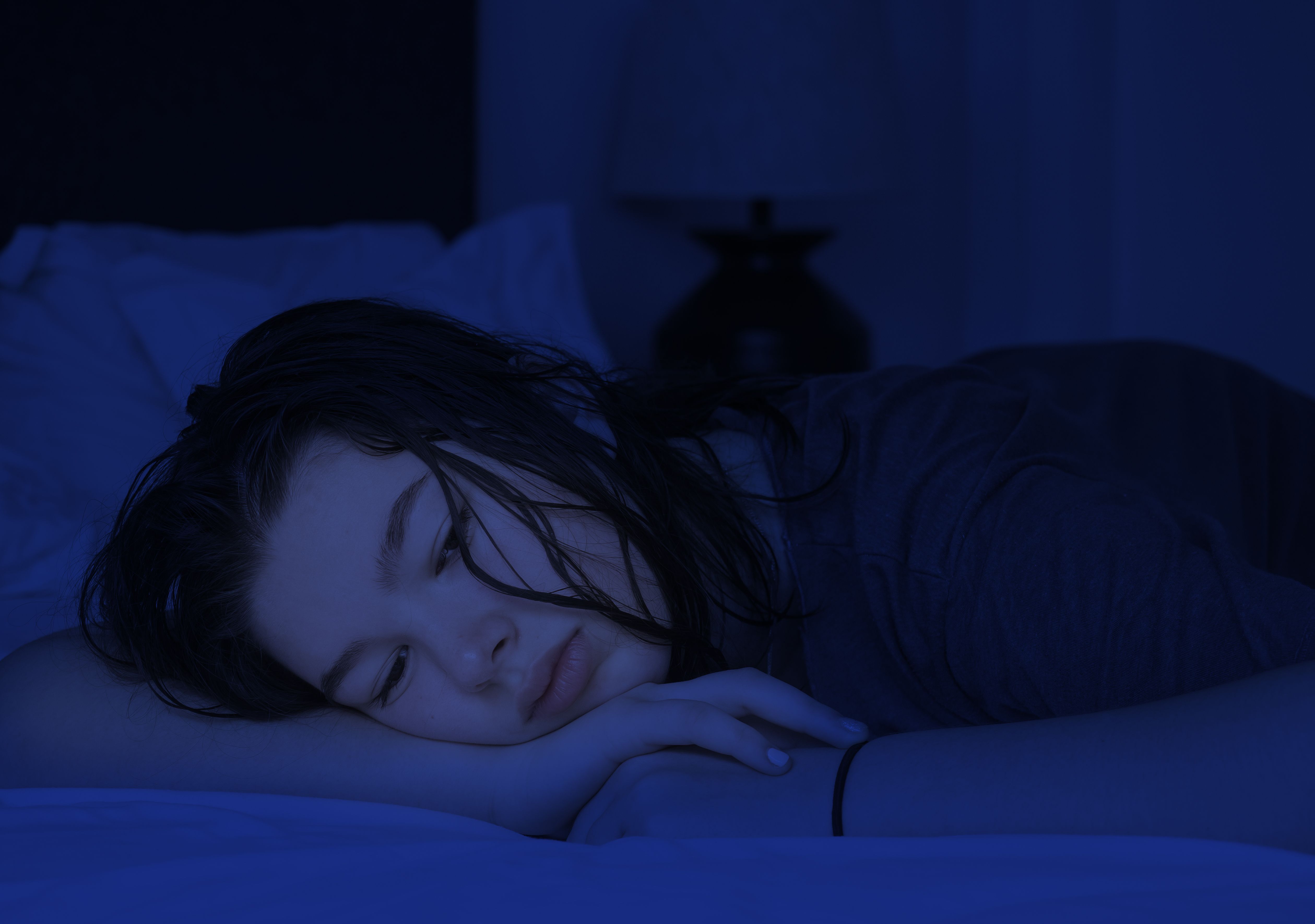 Découvrez les cycles naturels de 90 minutes qui orchestrent votre nuit de repos et améliorez votre sommeil.