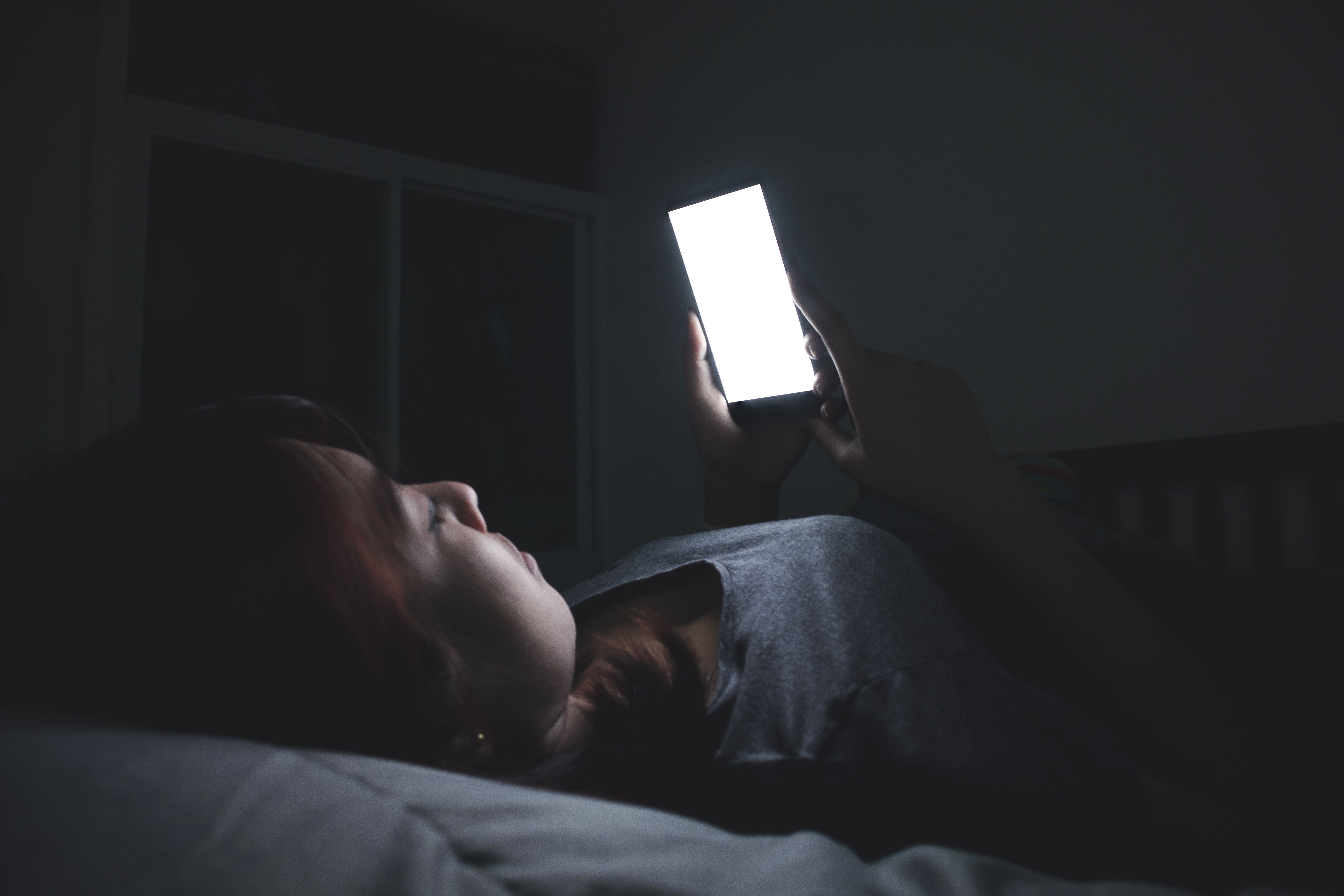 Découvrez les principales causes qui perturbent votre sommeil nocturne et comment les corriger pour un repos réparateur.